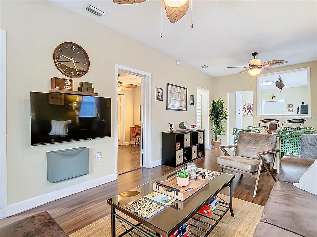 3 bed, 2.0 bath, 1092 sqft, $2,099 — Photo 3