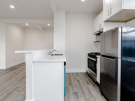 3rd image of 4740 Balboa St APT 302