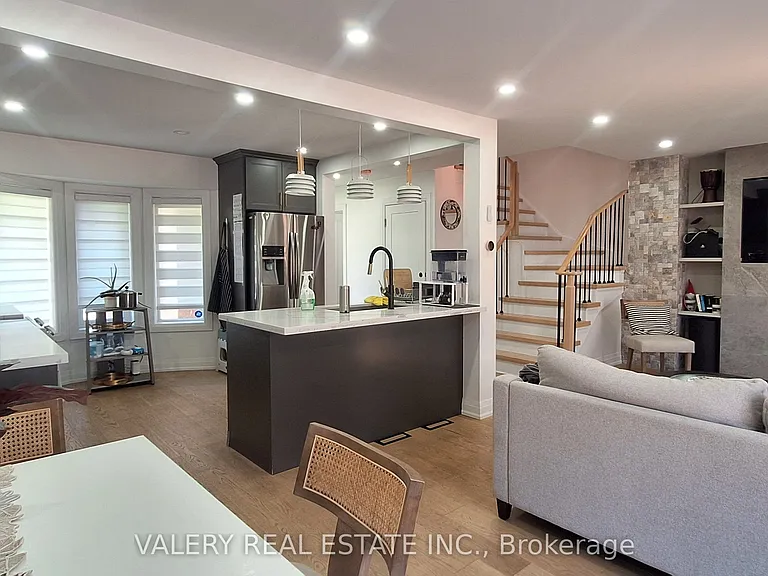 68 Mullis Cres #1 — Photo 2