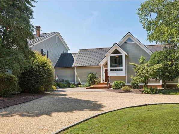 3681 Salt Pan Ln, Hayes, VA 23072