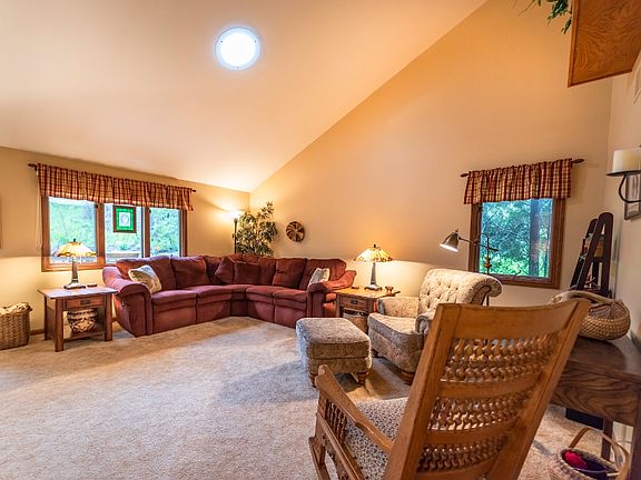 3rd image of 7621 Cottonwood Ln