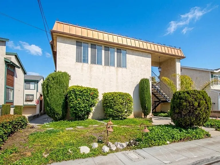 2717 Vanderbilt Ln #B — Photo 2