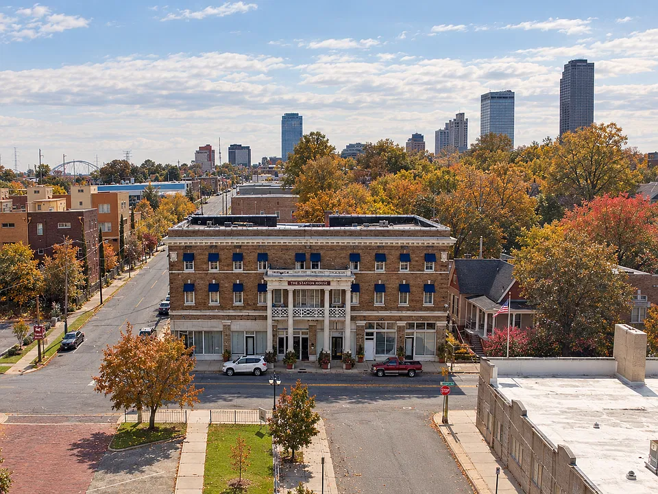 101 S Victory St #304