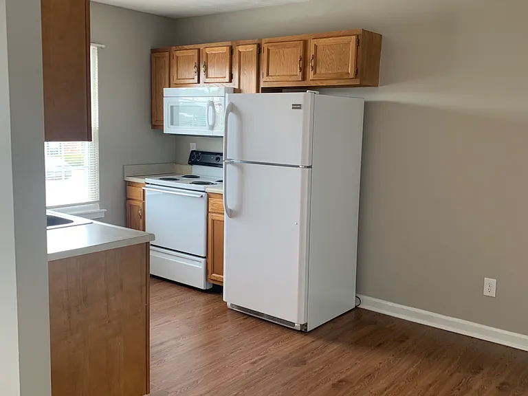 725 Marietha Dr #C — Photo 2