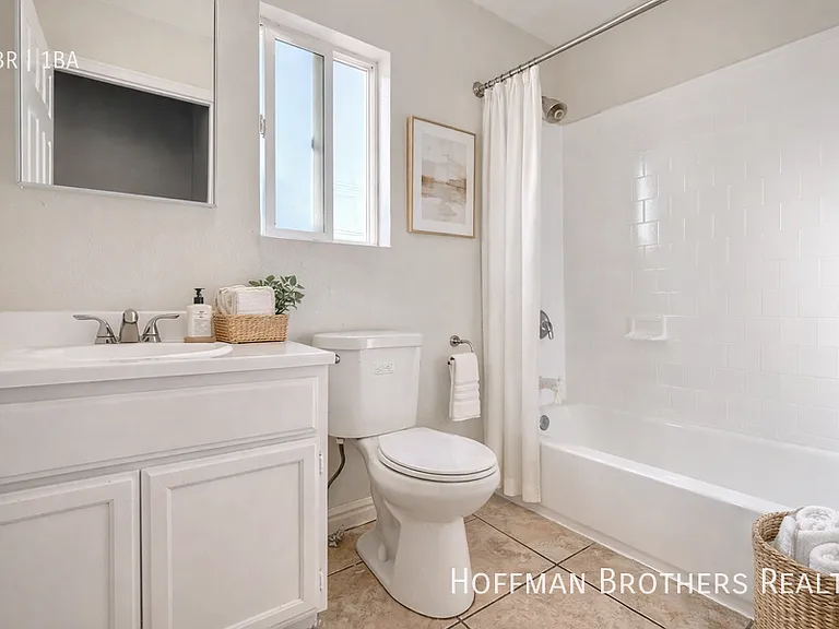 851 W 93rd St #B — Photo 2