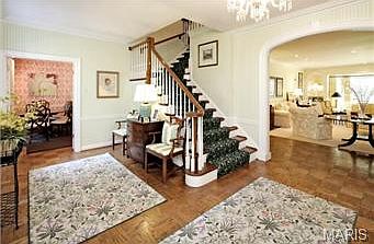 4th image of 35 Huntleigh Woods