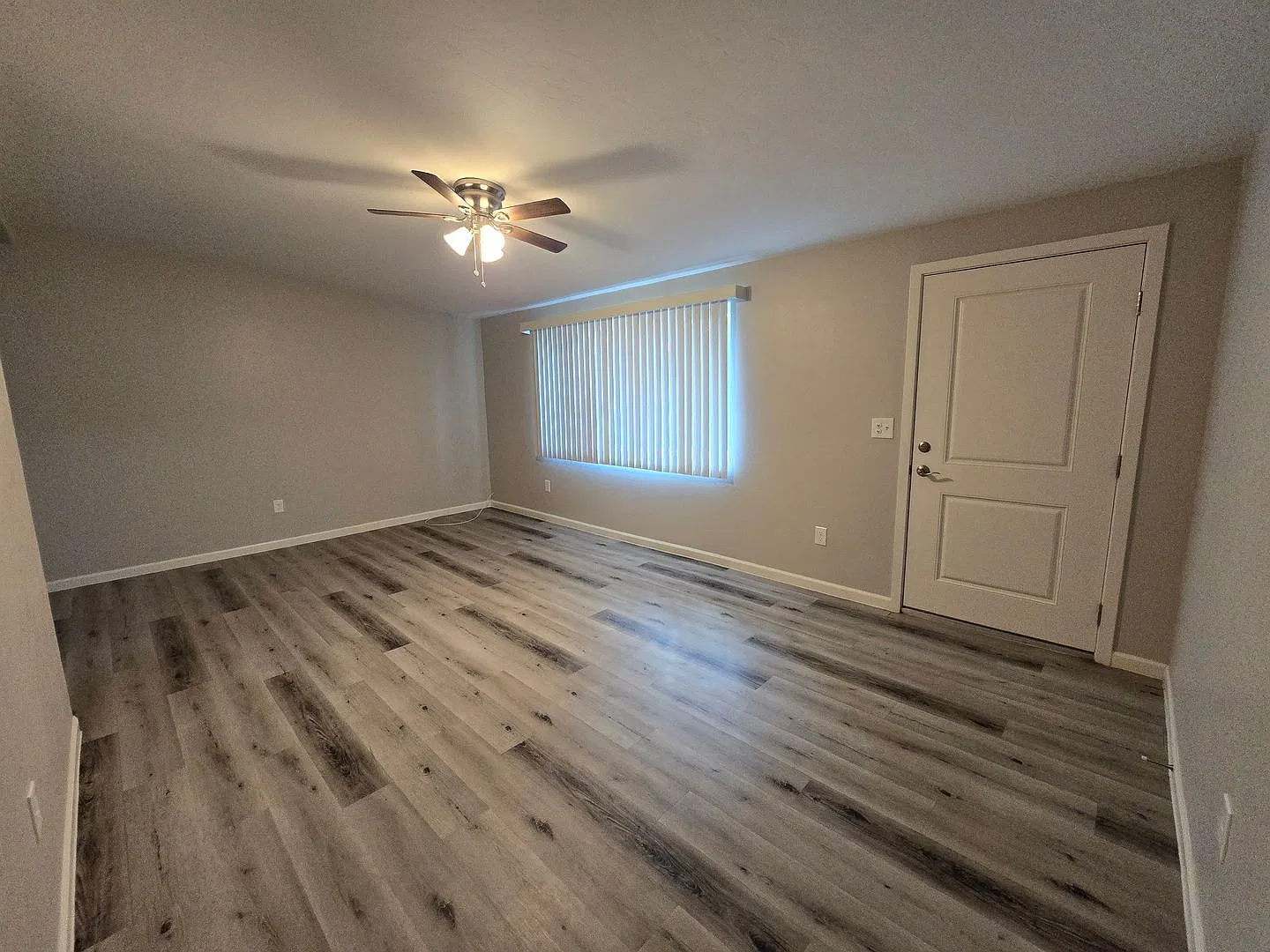 2 bed, 2.0 bath, 1050 sqft, $1,599 — Photo 2