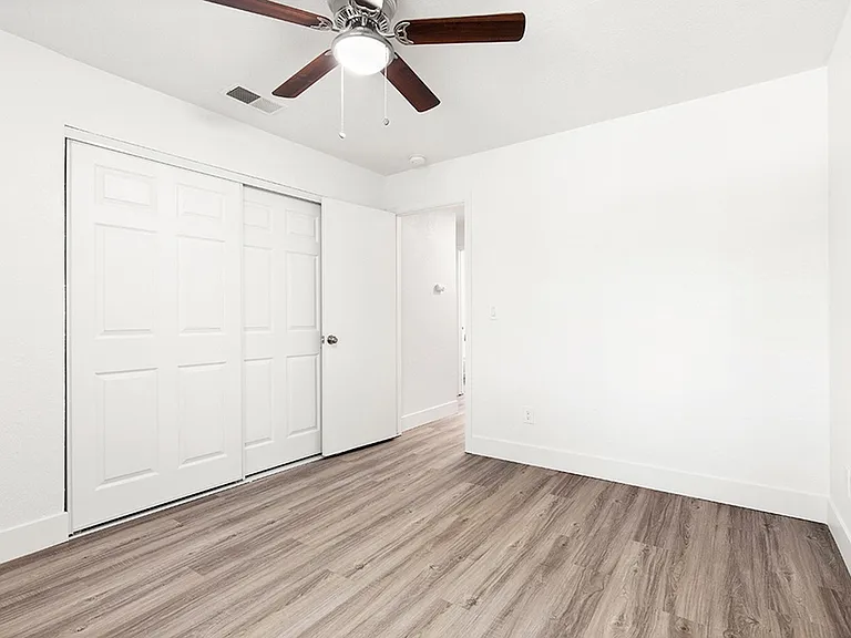 The Huntley Apartments — Photo 18
