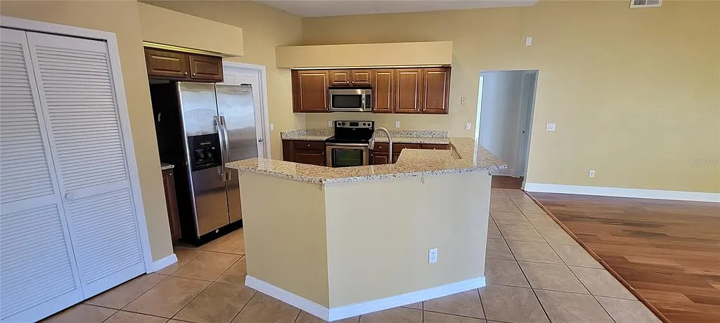 4 bed, 2.0 bath, 2162 sqft, $3,050 — Photo 3