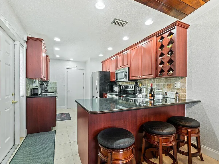 12542 Westhampton Cir — Photo 4