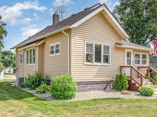 307 Oak Ave SE, Montgomery, MN 56069