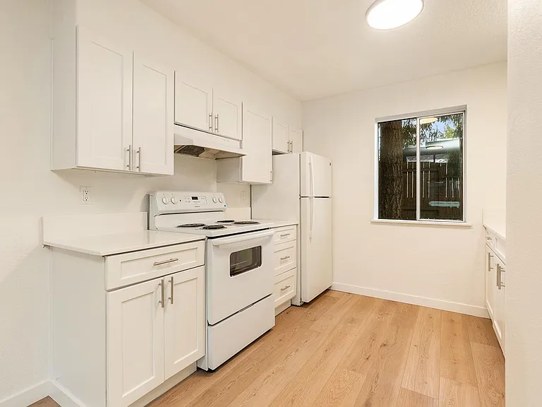 Crestwood Place — Photo 35