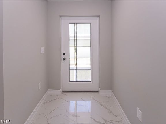 4th image of 2642-2644 Gretchen Ave S