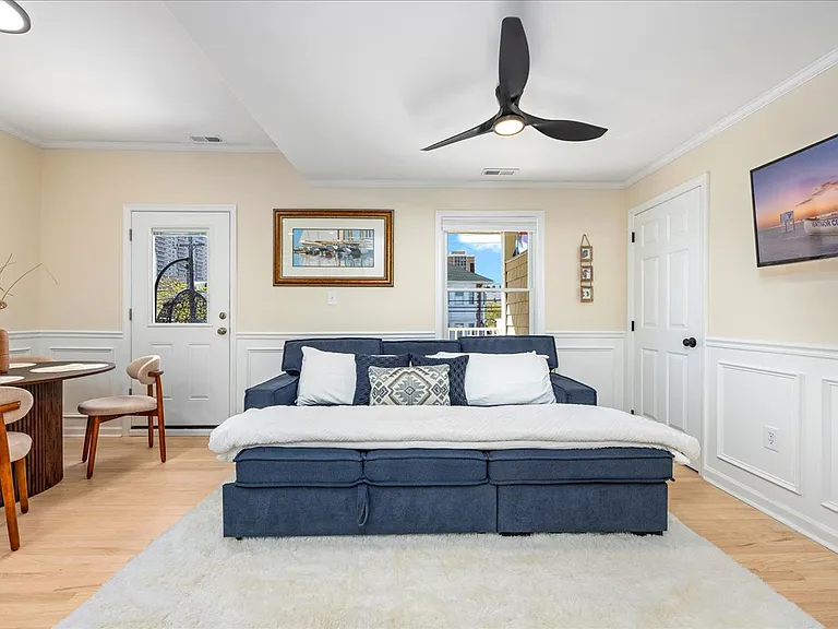 5123 Ventnor Ave #B — Photo 11