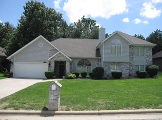 1058 W Woodbine St, Springfield, MO 65803