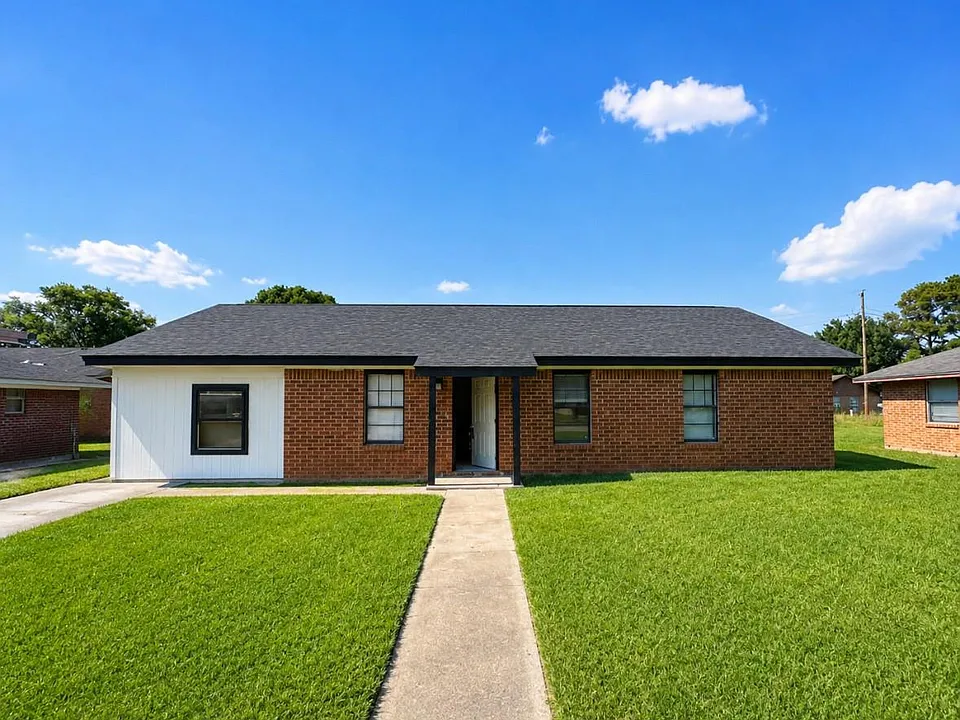 732 Meadow Ln