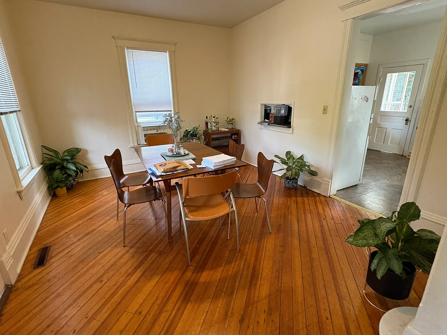 5 bed, 3053 sqft, $3,950 — Photo 4