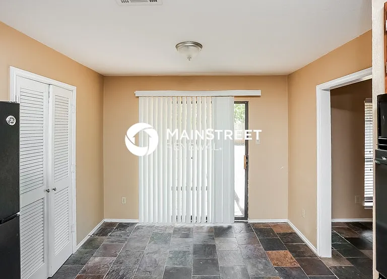 1003 Glenn Dr — Photo 5