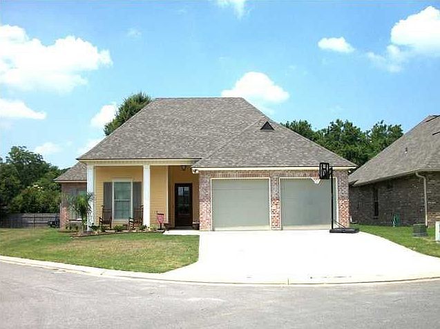 1st image of 334 La Villa Cir