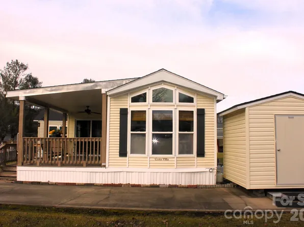 29 Polka Ln, Waynesville, NC 28785