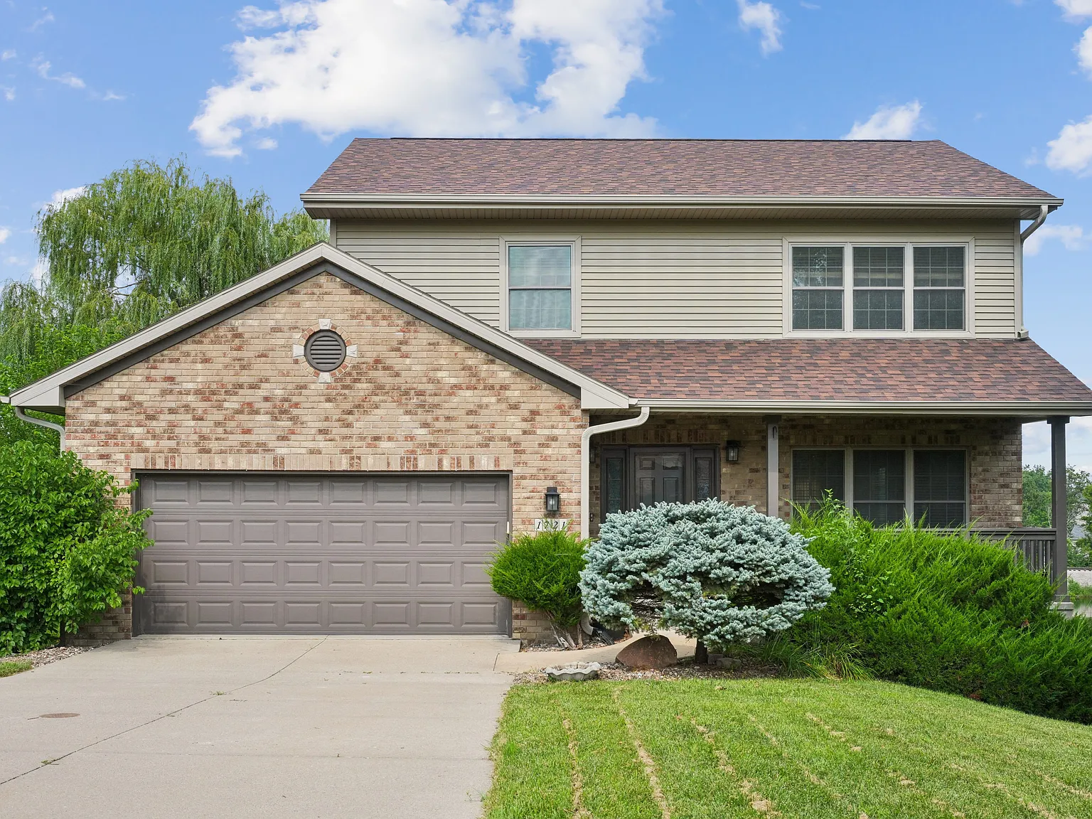 4 bed, 2727 sqft, $2,800 — Photo 1