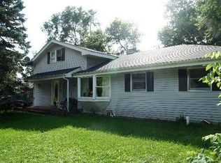 34 Eastwood Ave, Port Barrington, IL 60010