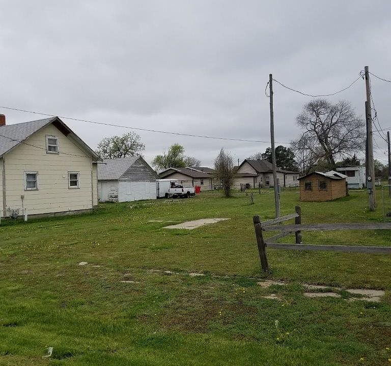 2nd image of 130 Oak St