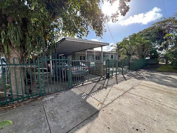 2nd image of 501 E 8th St