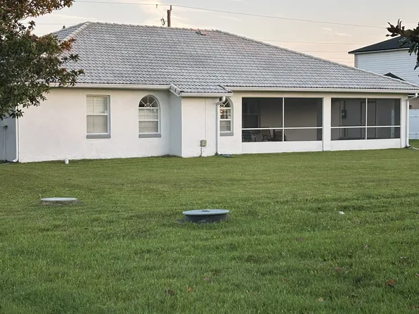 2 Lamar Ln, Palm Coast, FL 32137