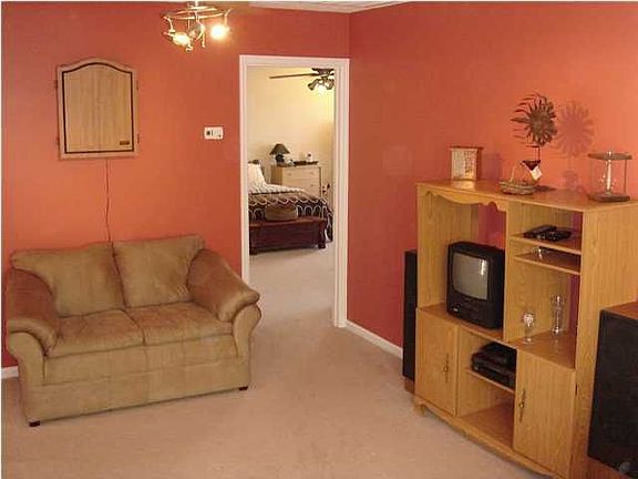 3rd image of 8588 Chloe Ln