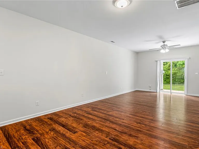 105 Sommerwall Pl — Photo 11
