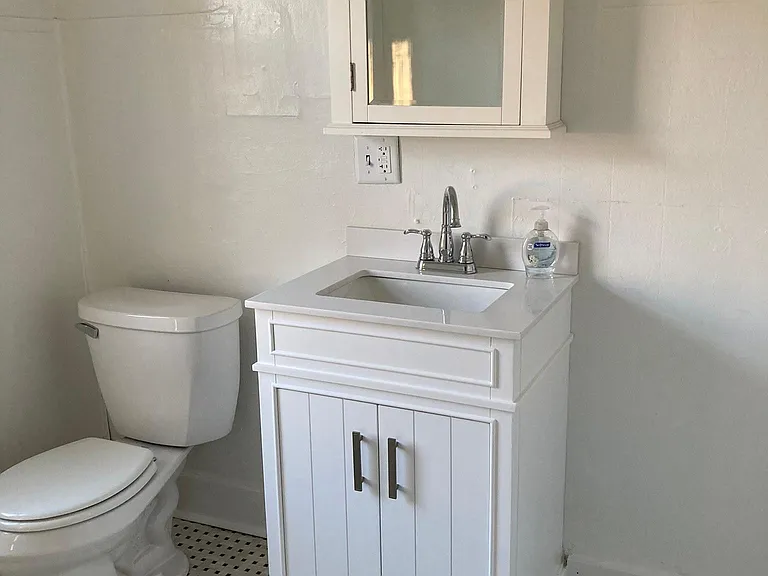 409 W Vine St — Photo 7