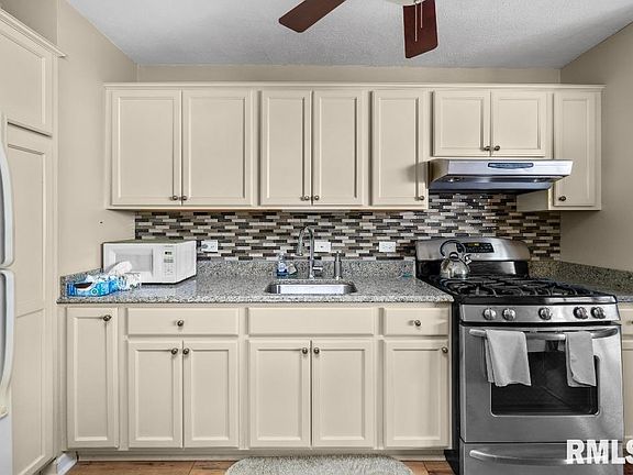 4th image of 1800 7th St APT 9E
