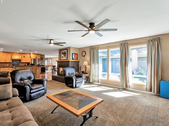 5th image of 670 NE 18th Ave
