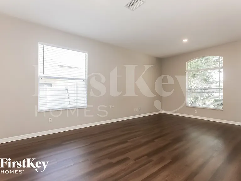 1427 Main St — Photo 6