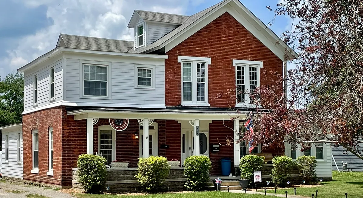 5 bed, 3700 sqft, $3,750 — Photo 1