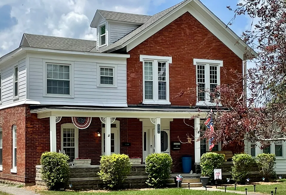 208 S Elm St