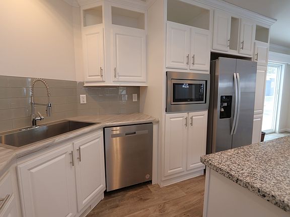 5th image of 609 Canterbury Dr