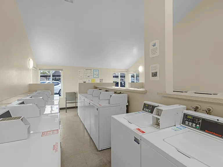 Park Place Apartments — Photo 14