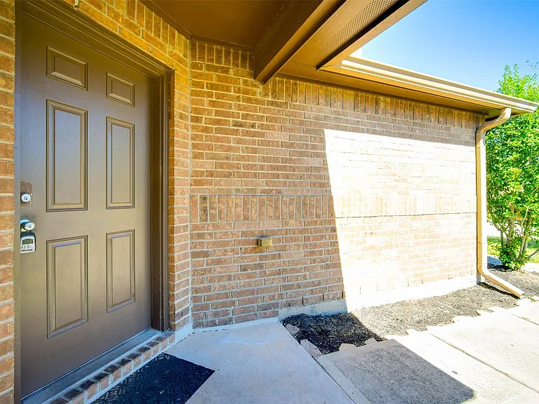 9210 Rustling Manor Ln — Photo 6