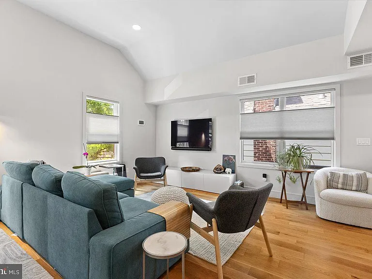 23 Leigh Ave #B — Photo 6