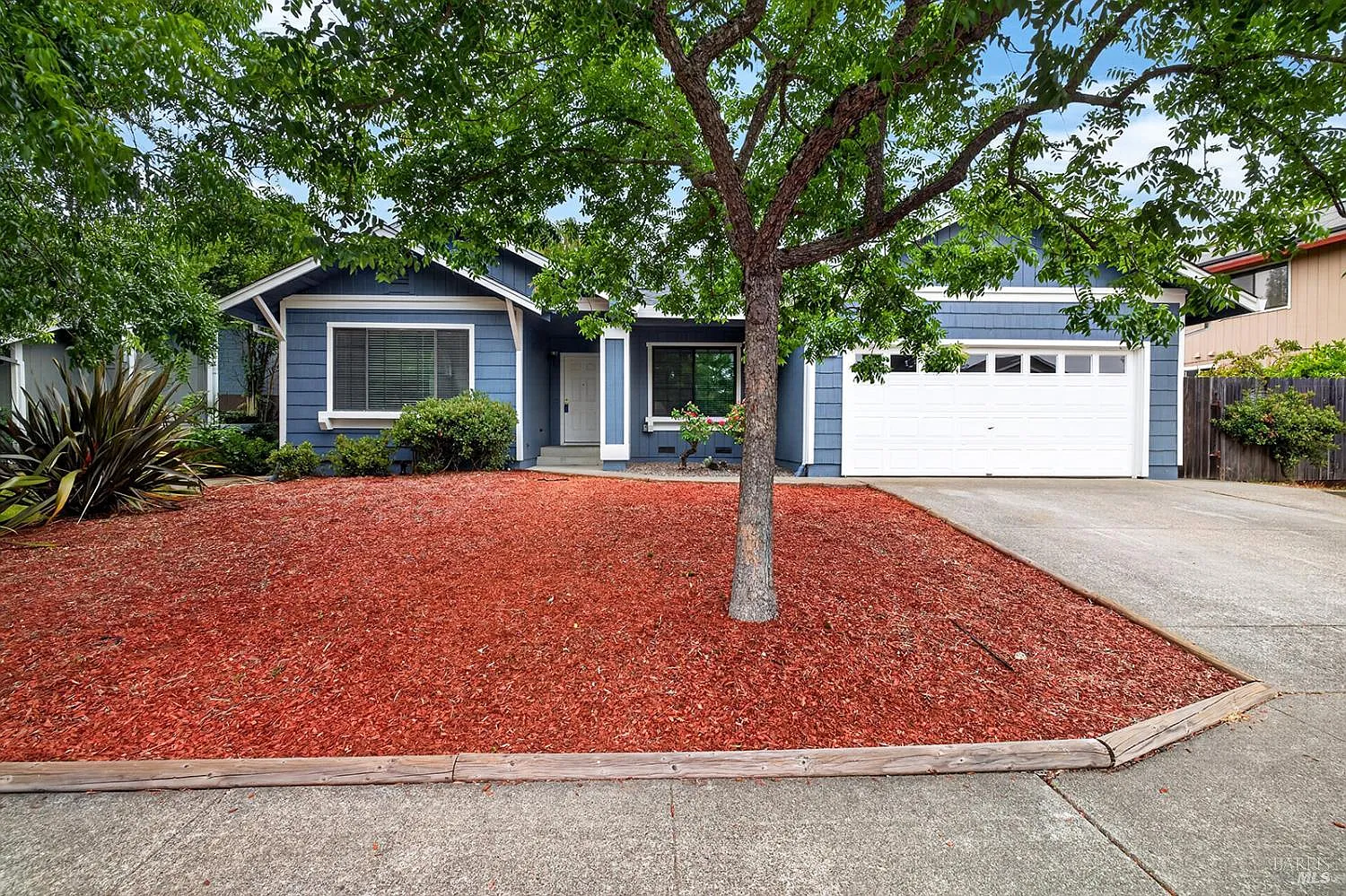527 Mallory Avenue - Photo 1