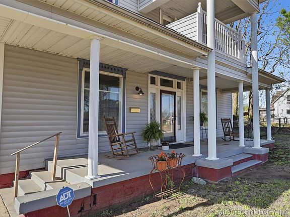 4th image of 420 E Main St