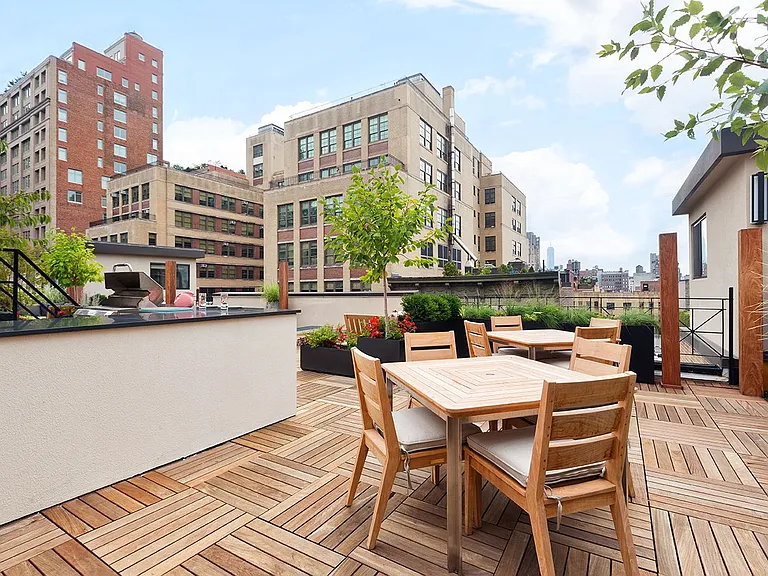 245 W 25th St #D — Photo 14