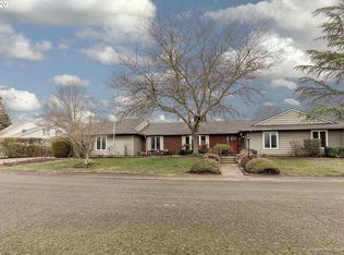 914 Meadowvale Ln, Woodburn, OR 97071