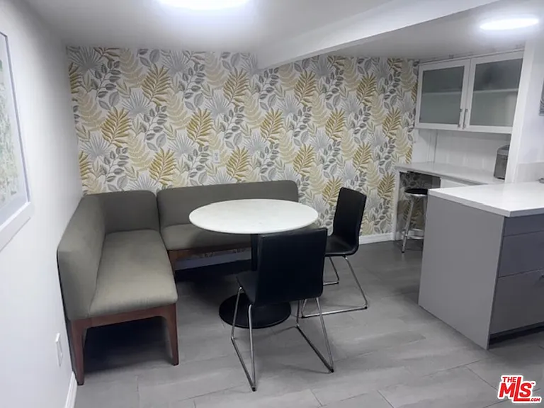 2449 Riverside Pl #REAR HOUSE — Photo 18