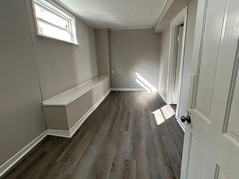 221 S Highland St — Photo 3