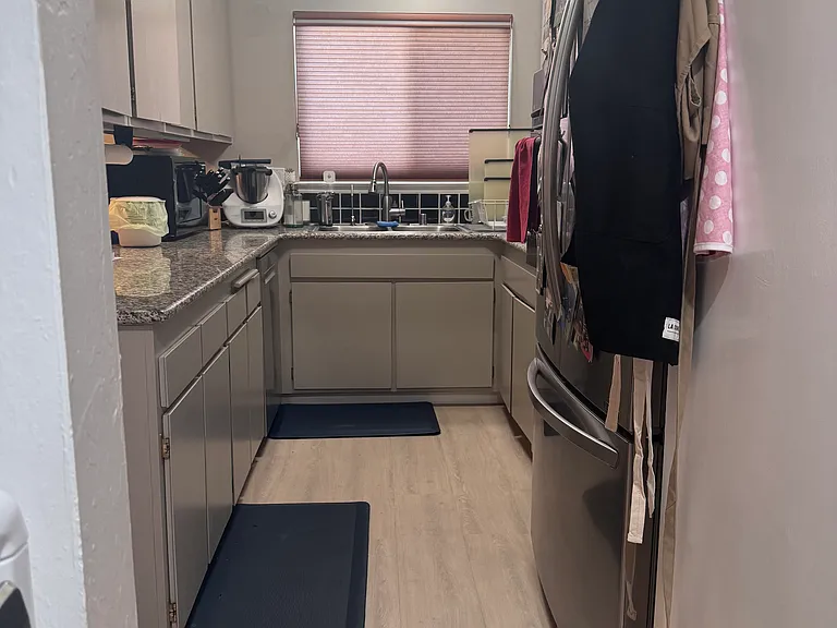 909 Henderson Ave — Photo 5