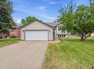 900 E Magnolia Dr, Brandon, SD 57005