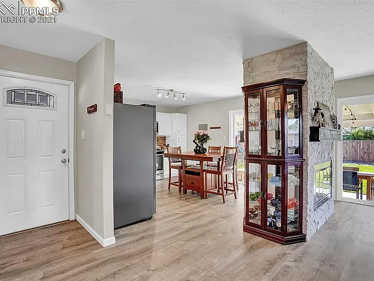 513 Rose Dr — Photo 10